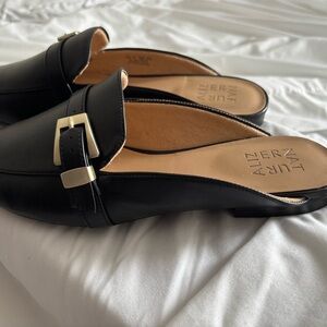 Naturalizer Kayden Black Leather Mules w/ Gold Buckle Size 9.5 - NEVER BEEN WORN
